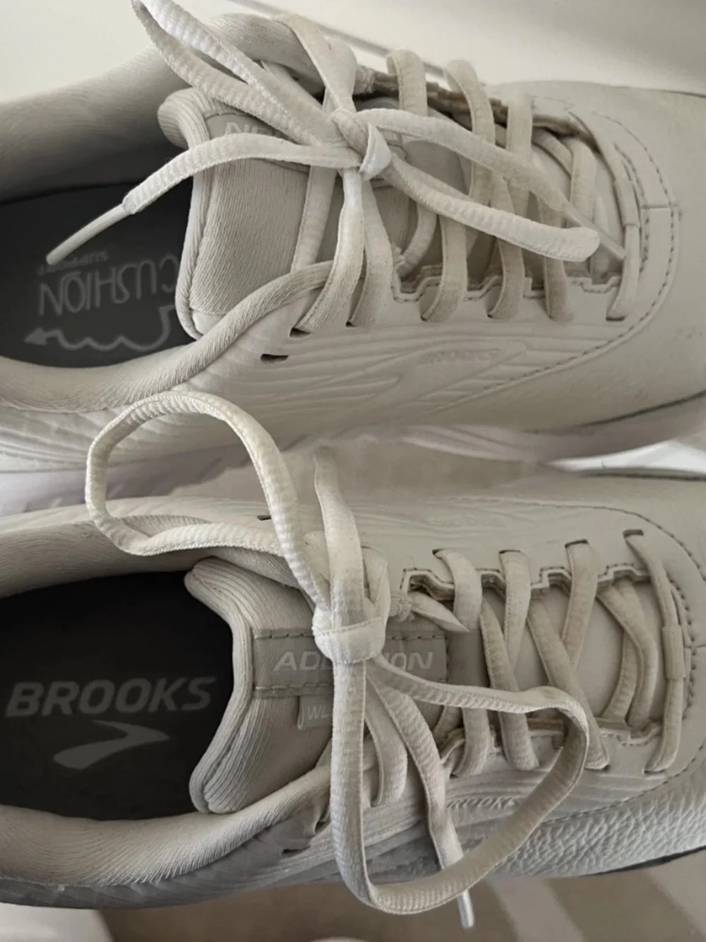 Brooks Addiction Walker 2 Women's Size 10 White Leather Shoes